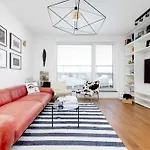 Modern & Stylish Apartment With Balcony Warsaw By Noclegi Renters
