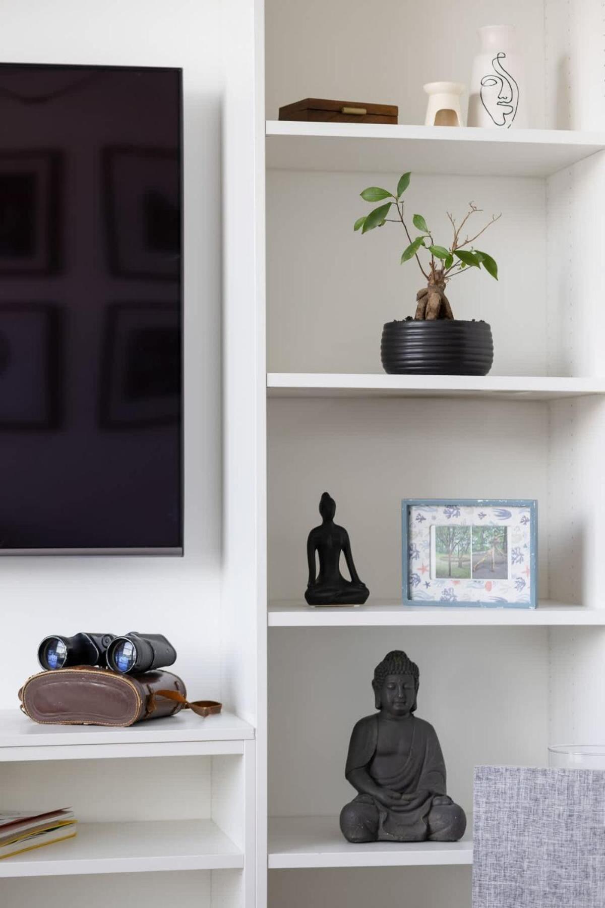 Modern & Stylish With Balcony By Renters Apartament *