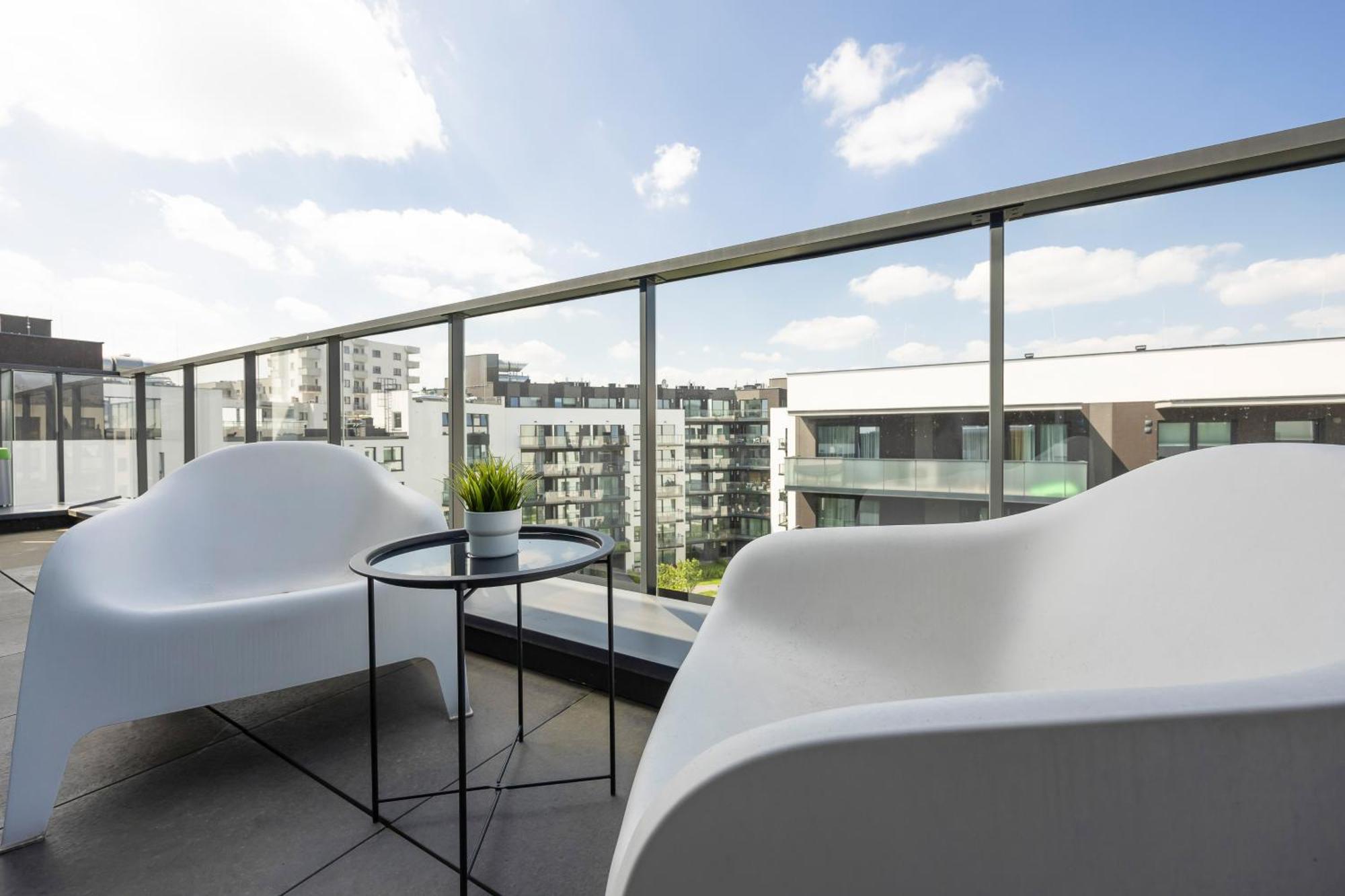 Apartament Modern & Stylish With Balcony By Renters *