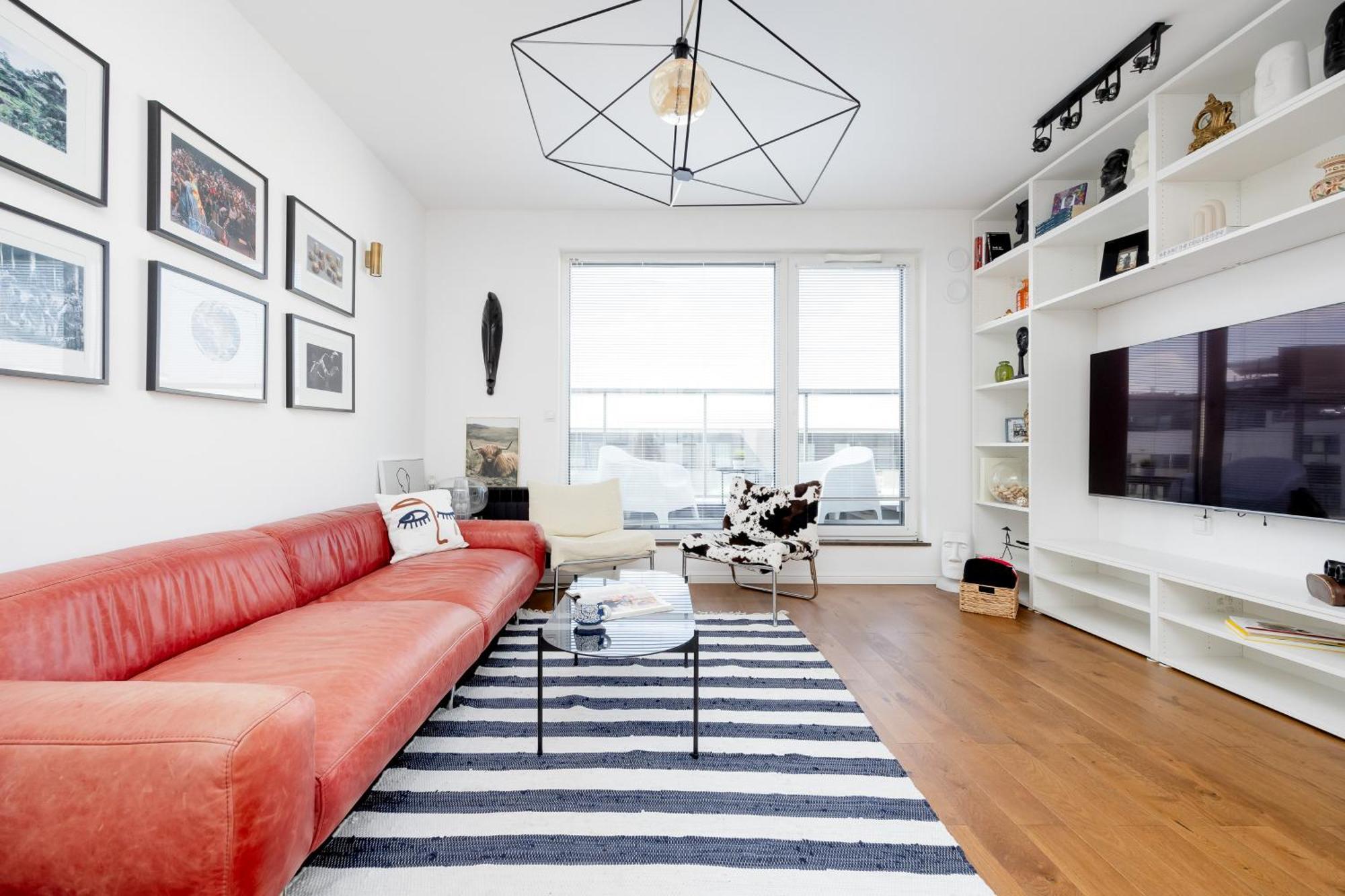 Modern & Stylish With Balcony By Renters *