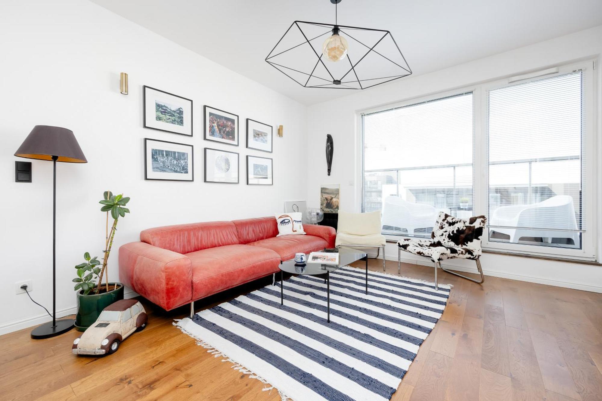 Modern & Stylish With Balcony By Renters * Warszawa
