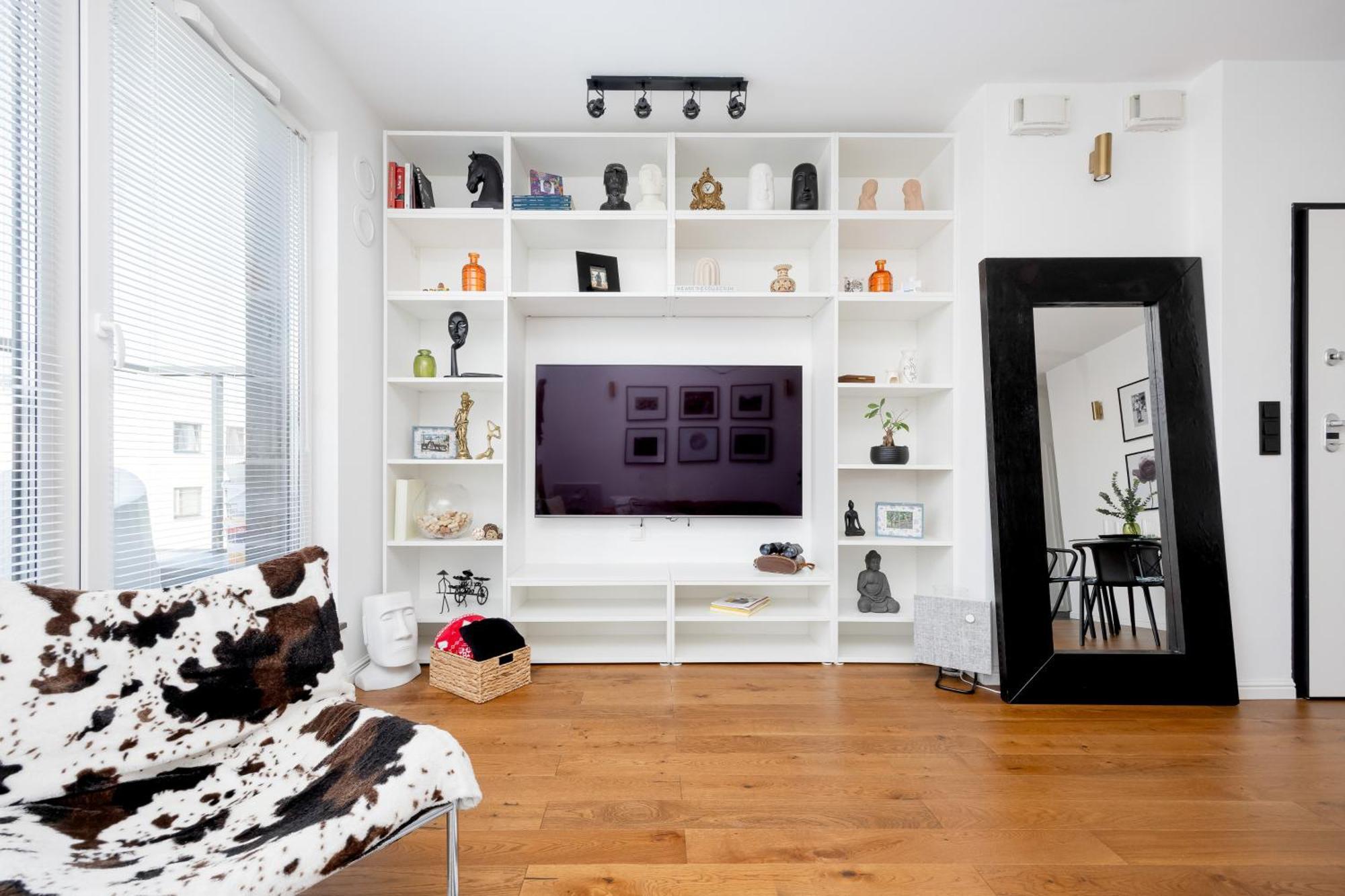Modern & Stylish With Balcony By Renters Apartament Warszawa