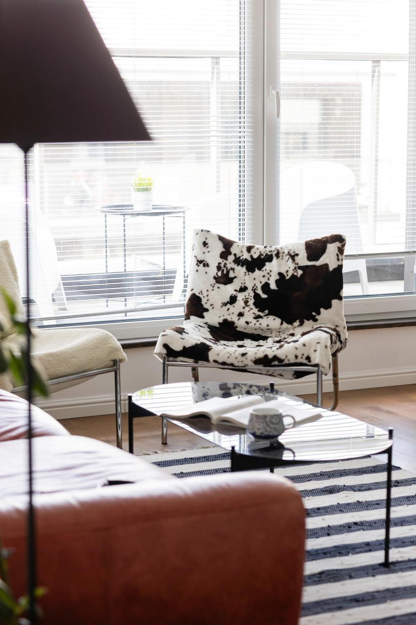 Modern & Stylish With Balcony By Renters *