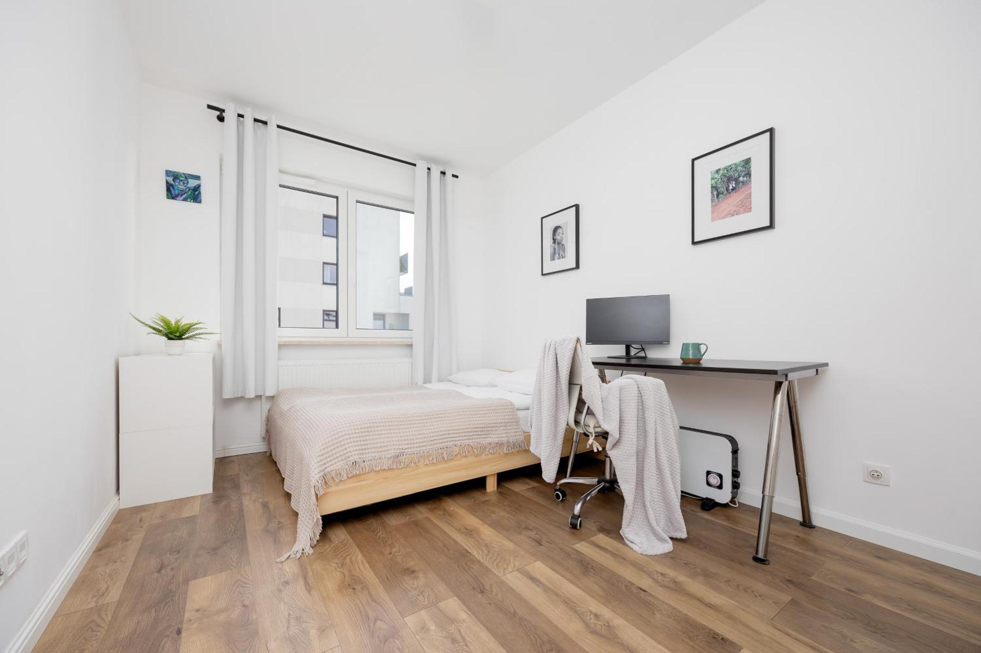 Modern & Stylish With Balcony By Renters Apartment Warschau
