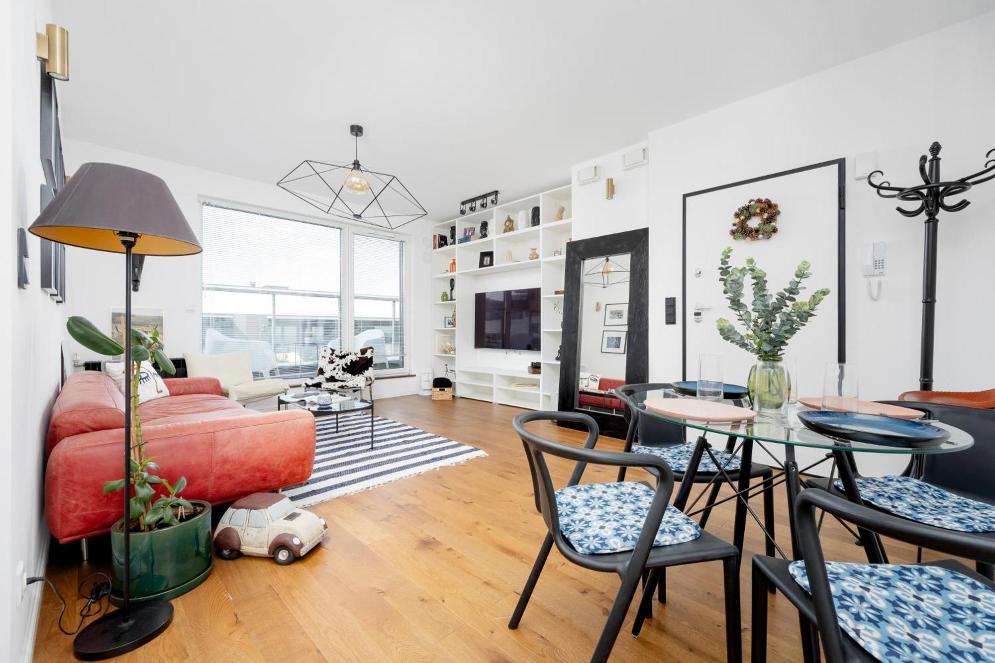 Modern & Stylish With Balcony By Renters