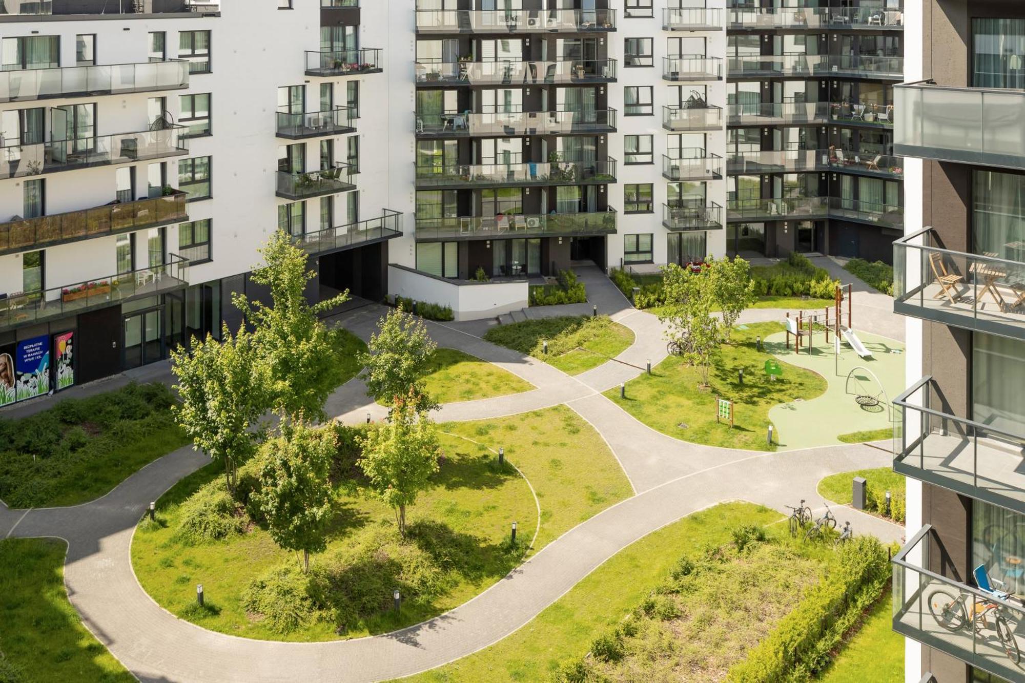Modern & Stylish With Balcony By Renters