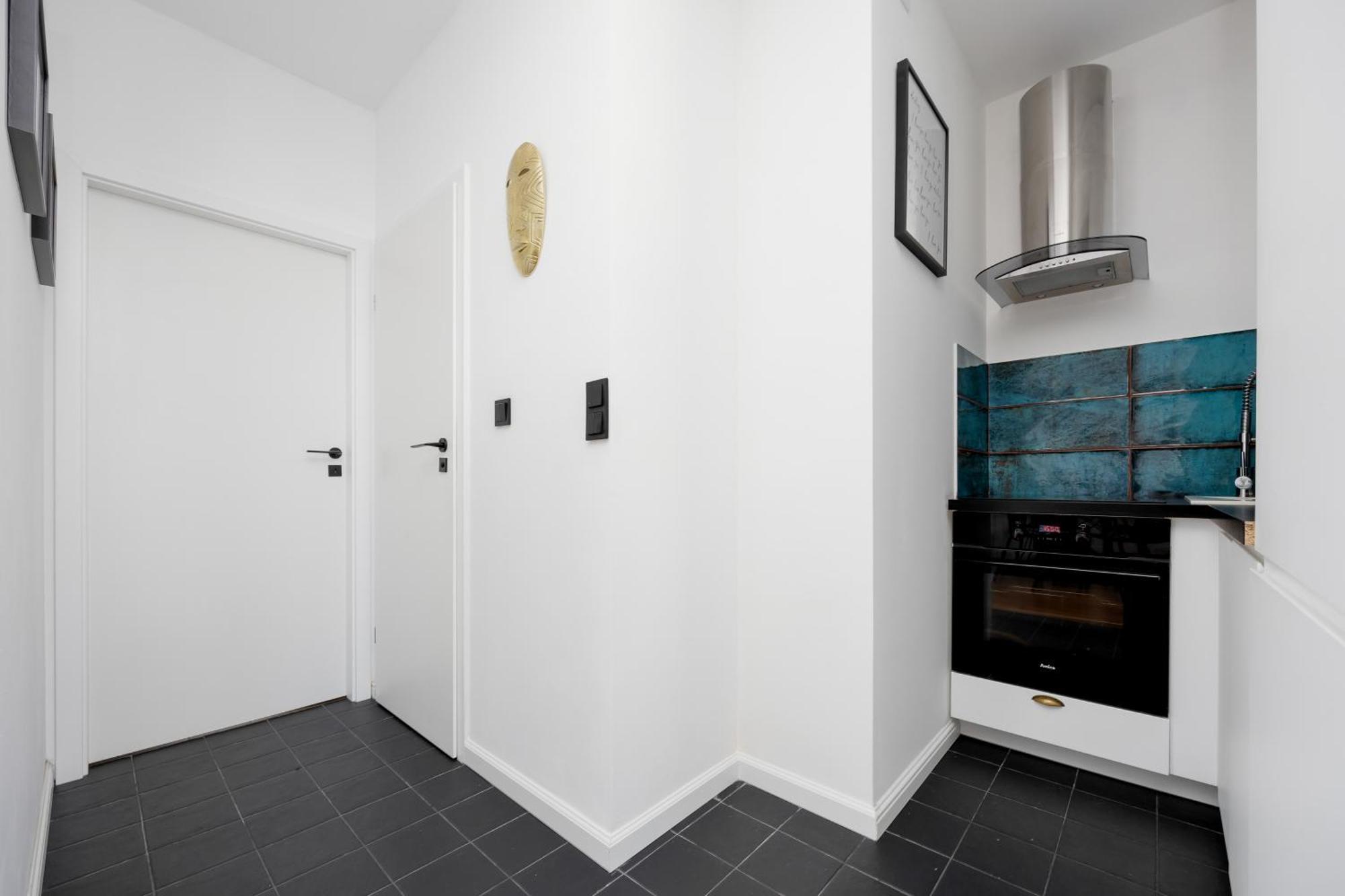 Modern & Stylish With Balcony By Renters * Warszawa